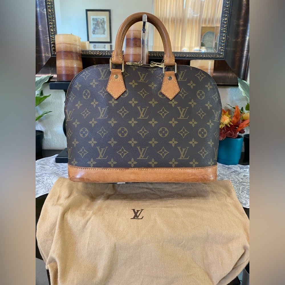 Louis Vuitton CLASSIC Alma Monogram Handbag M51130, Authentic, with dust bag